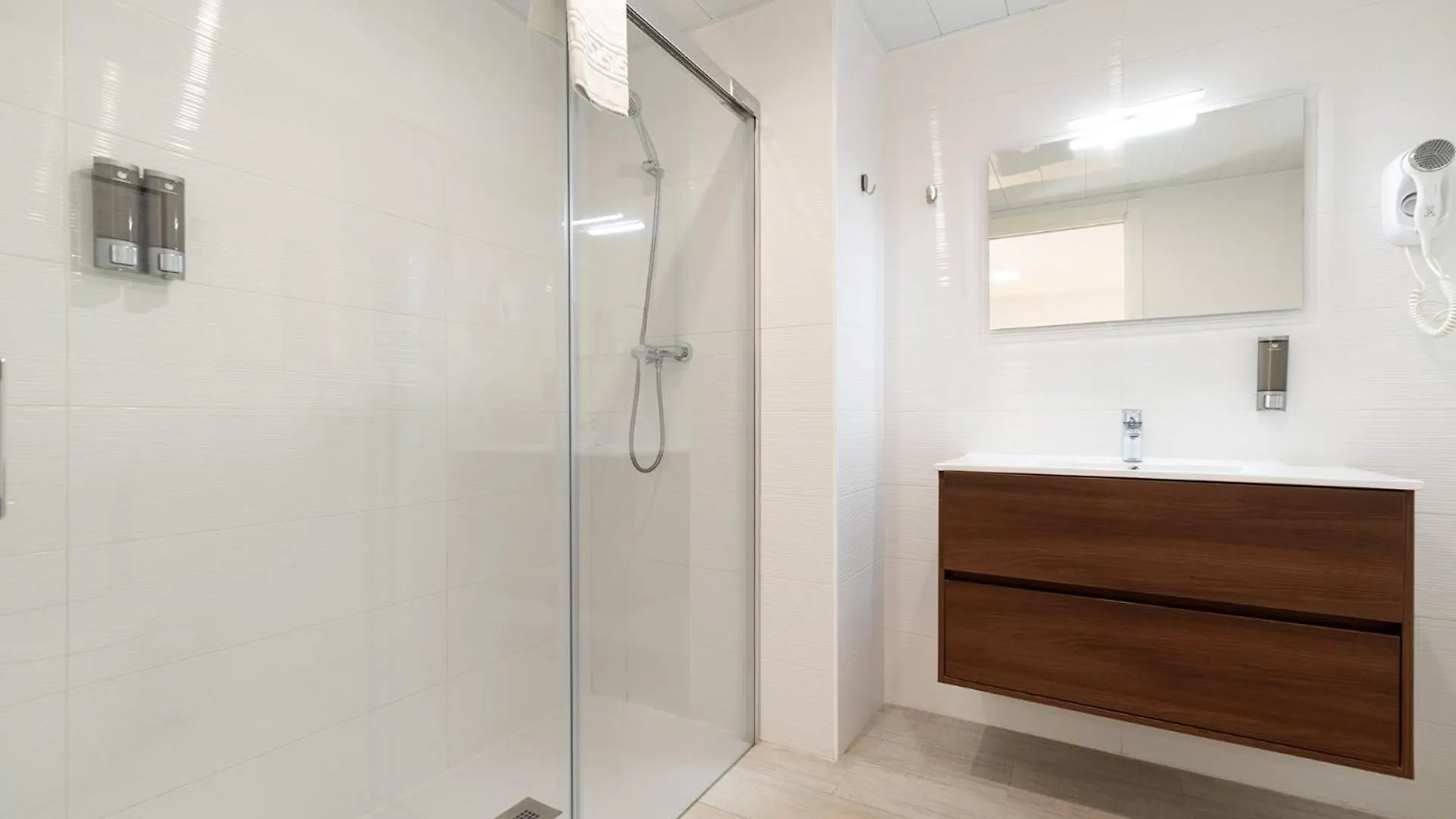 Castell Beach Aparthotel Castelldefels